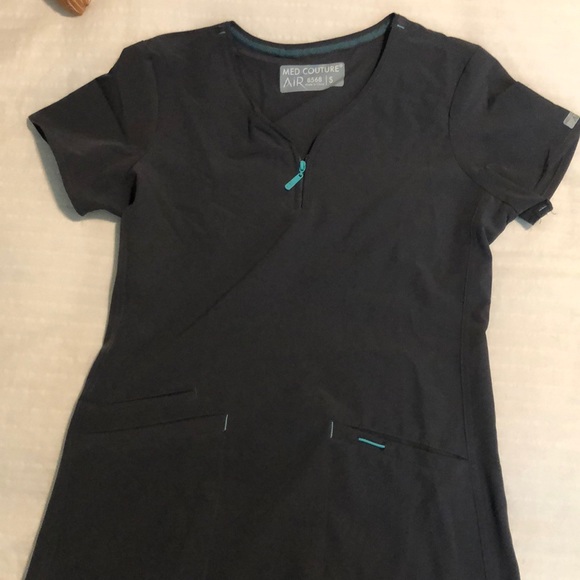 Med Couture Air Scrub Top - Picture 1 of 2